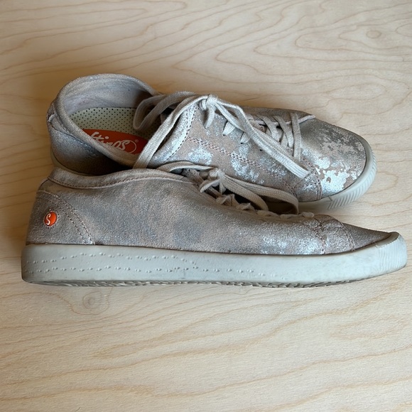 Beautiful, soft Leather sneakers- Softinos brand. Size 40 / US 9. - Picture 6 of 9